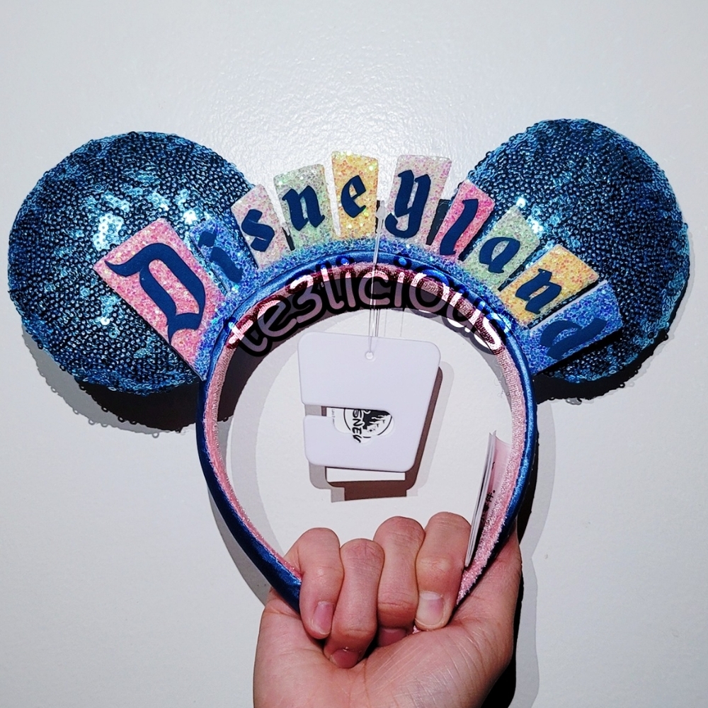 DISNEYLAND MARQUEE HAPPIEST PLACE ON EARTH EARS - Picture 1 of 7